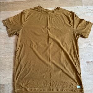 Men's vuori tee size medium worn only a few times